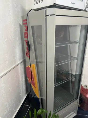 Geladeira Expositor Red bull Grande