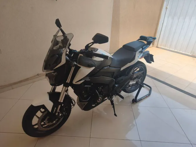 Dominar 400 Bajaj 2025