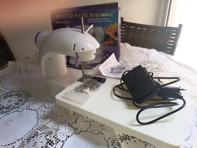 MINI MAQUINA DE COSTURA