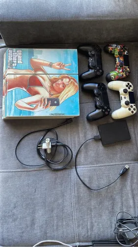 PS4 COMPLETO COM 4 CONTROLES/ HD DE 1TB E JOGOS INCLUSO