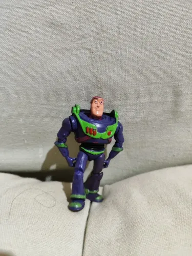 Boneco Buzz Lightyear Articulado Roxo E Verde Toy Story Vintage