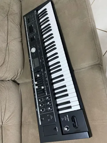 Teclado Roland VR-09