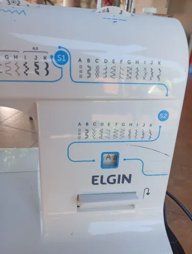 Vendo máquina de costura(sou de dourados)