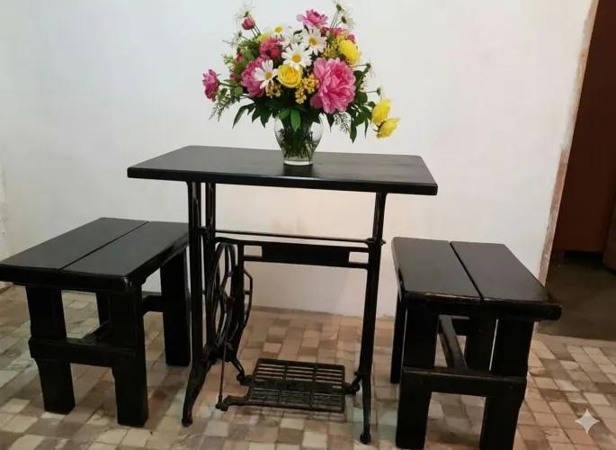 Conjunto Nobre: Mesa de Ferro Fundido (Cumaru) + Bancos em Peroba Rosa