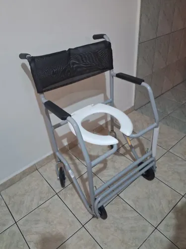 cadeira de banho Jaguaribe reforcada