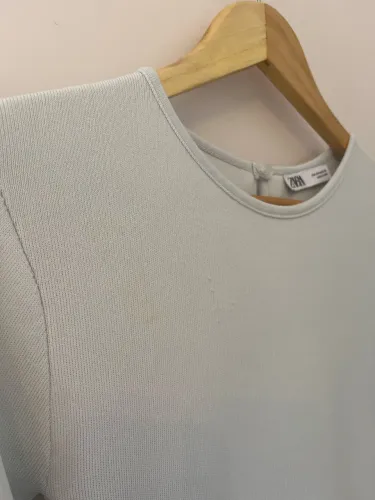 Vestido de tricô mídi Zara