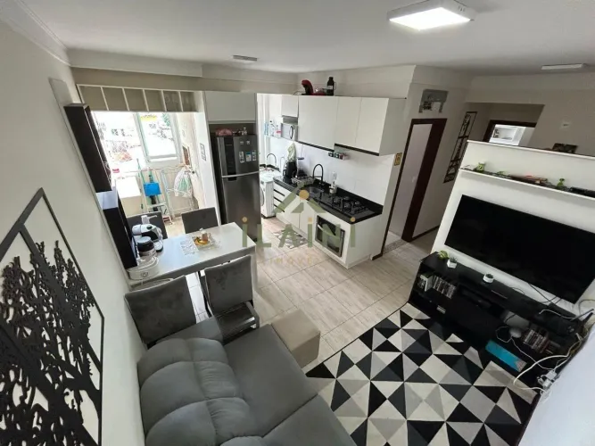 Apartamento Á Venda Semimobiliado com 2 Dormitórios Centro de Camboriú Sc