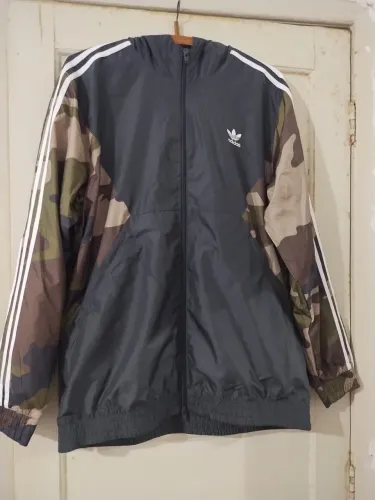 Casaco corta vento camuflado Adidas