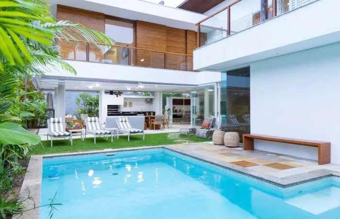 Casa de alto padrão à venda em condomínio na Praia de Pauba  5 suítes