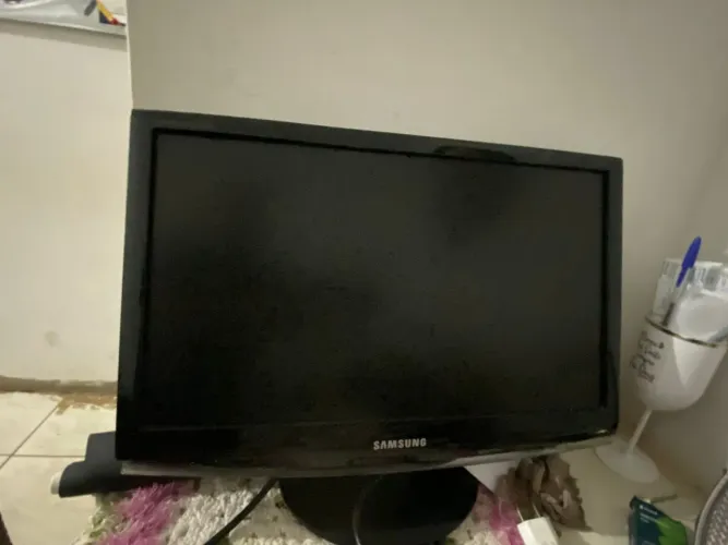 Vendo esse monitor da Samsung.