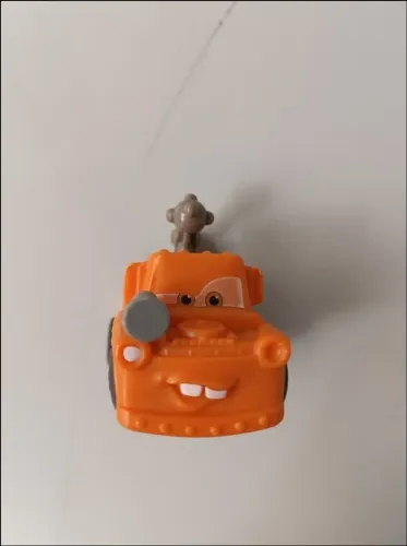 Colecionável Mate (Tow Mater) International Harvester Série A - Carros na Estrada - Disney