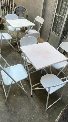 2 MESAS E 8 CADEIRAS