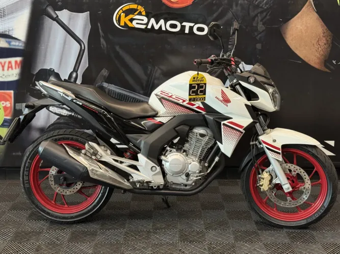 Honda CB 250 F Twister 2022 * Branca Vermelha