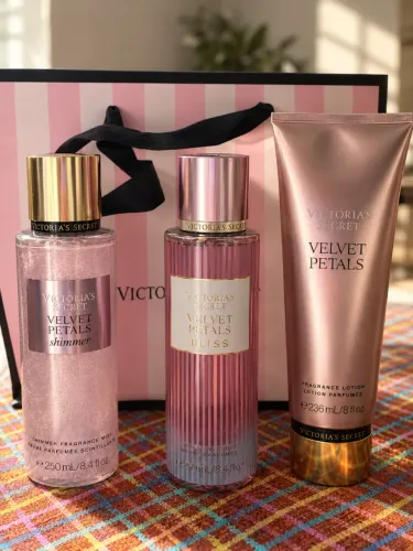 Kit Victoria?s Secret Velvet Petals - 3 Produtos | Direto da Espanha ?