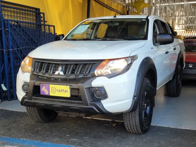 Mitsubishi L200 Triton Sport GLX 2.4 CD Diesel Mec. 2020