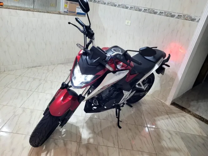 Cb 300 com apenas 593 km rodados
