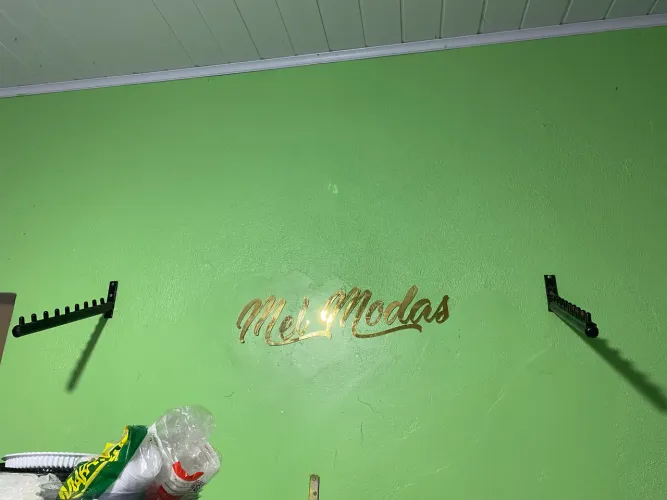 Manequim , roupas a partir de 10,00 , cabides , arara 