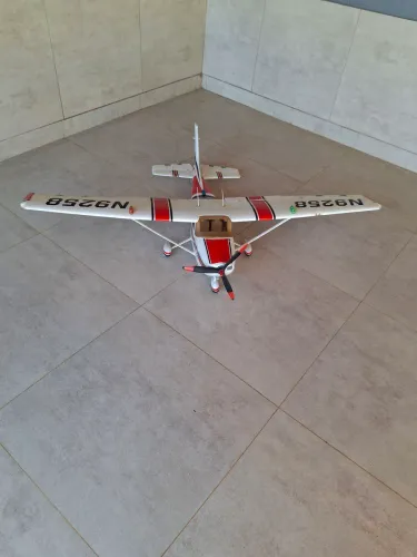 Aeromodelo Cessna 182