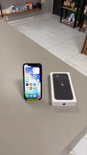 IPHONE 11 64 GB Com caixinha 