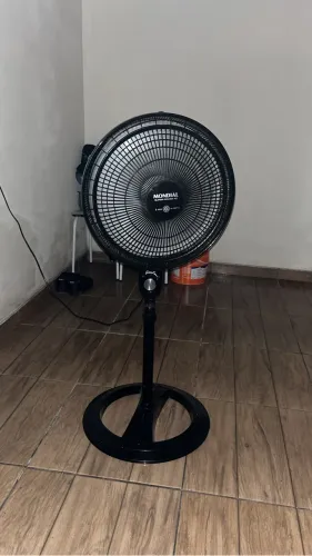 Vendo ventilador novo com 2 anos de garantia e smart tv de 32? contato *