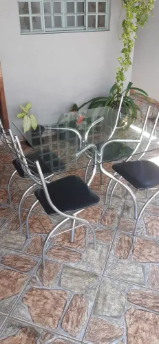Mesa Tampo de Vidro com 4 cadeiras