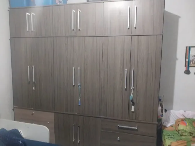 Guarda-roupa marrom 2,45x2,35