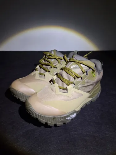 Tênis the north face bege tamanho 38 ao 43