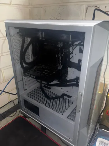 PC Gamer AMD Ryzen 5 5600X 6-Core Processor (3.70 GHz), NVIDIA GeForce RTX 4060 (8 GB)