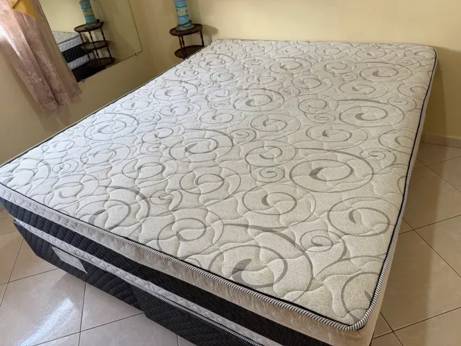 Cama casal queen size  