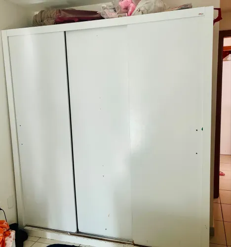 Guarda-roupa em MDF com 3 portas
