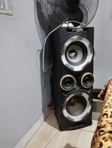 Caixa de som em bom estado