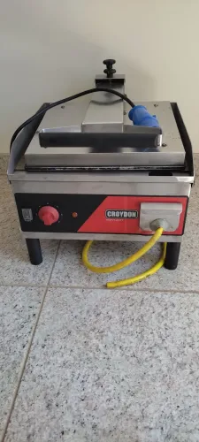 Sanduicheira CROYDON, profissional, 220v