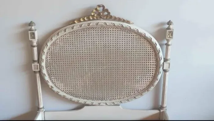 Cama solteiro de princesa com mesinhas