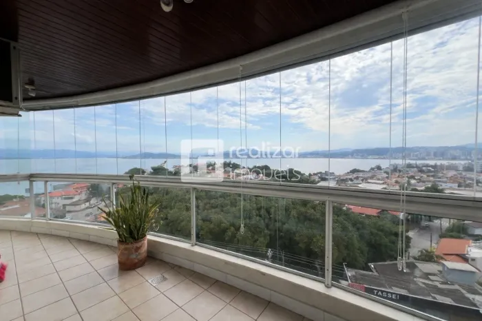 Apartamento 3 quartos no bairro Abraão em Florianópolis