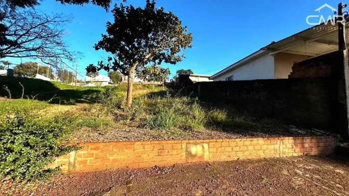 Terreno a venda no Bairro Santa Rosa com 329,00 m², topografia com leve aclive