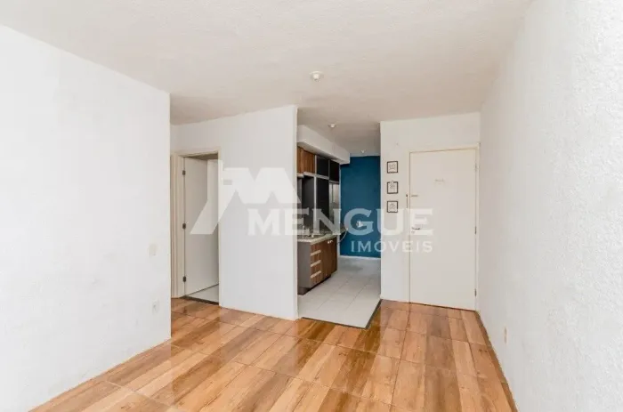Apartamento com 2 quartos e 45m² para alugar em Mário Quintana, Porto Alegre.