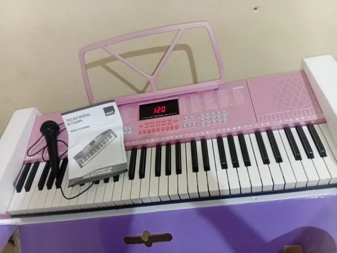 Teclado M-T3280PK rosa, tenho ele apenas 1 mês e usado 2 vezes,vendo com urgência,na caixa