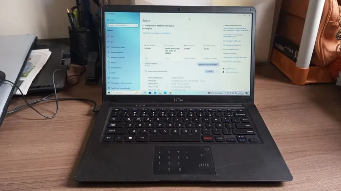 Notebook ULTRA 4GB de memória e 112GB de armazenamento.