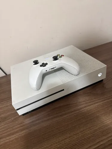 Xbox one s 1tb + 1 controle original
