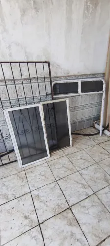 Janela Completa com Vidros