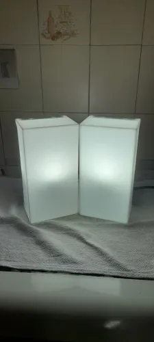 Luminárias, par com as lâmpadas, ideal para cabeceira de cama