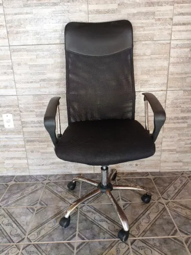 Kit Home Office: Mesa com Gavetas + Cadeira de Escritório