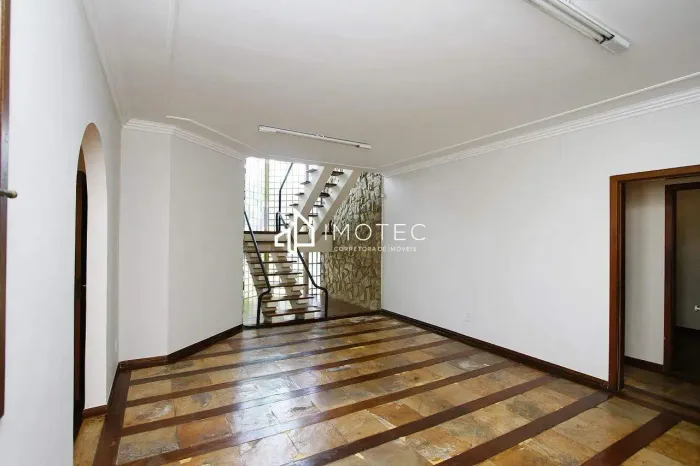 Casa à venda no Santa Lúcia, em Belo Horizonte, com 4 quartos e 5 vagas