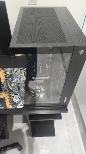 PC gamer Ryzen 7 9800X3D + 5070 TI + 32GB