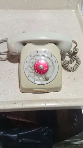 Aparelho de telefone antigo