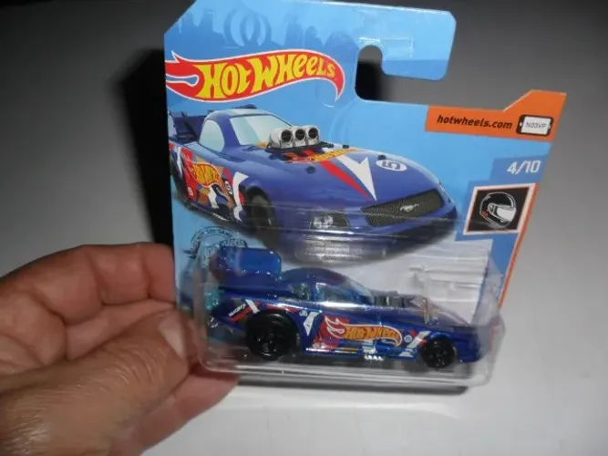hot wheels Ford Mustang Funny car Lacrada na cartela