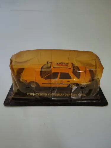 Miniatura Carrinho Ford Crown Victoria - New York - 1998 Lacrado
