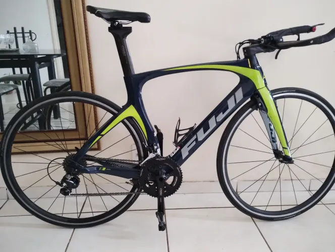 Speed toda carbono, transmissão 105,todas as peças roda ,cangote oval, bicicleta muito nov