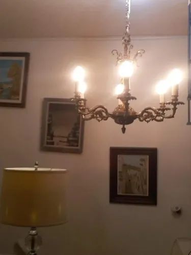 Lustre todo em metal