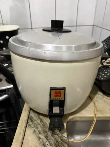 Panela de arroz industrial.
